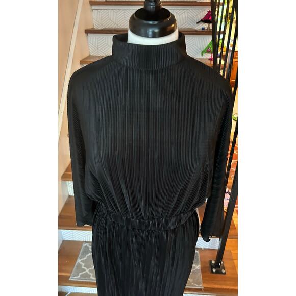 Luxe Pleated Satin Finish – Black Elegant Mock Neck Women’s, Size 10 - Picture 3 of 8